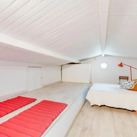 Sleeps 14 Pool Air Con Wifi